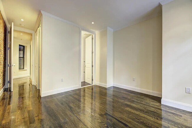 Foto del edificio - 313 East 92nd Street