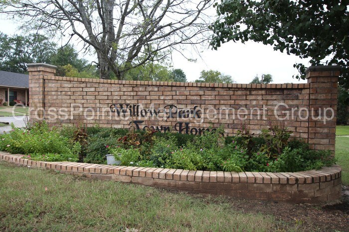 Primary Photo - 2 Bedroom Town house for Rent in Lindale!