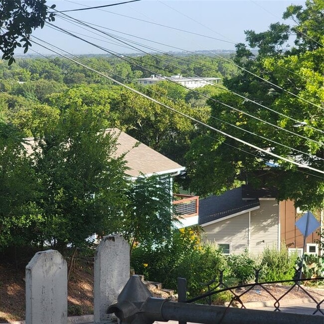 Building Photo - 1166 Ridgeway Dr