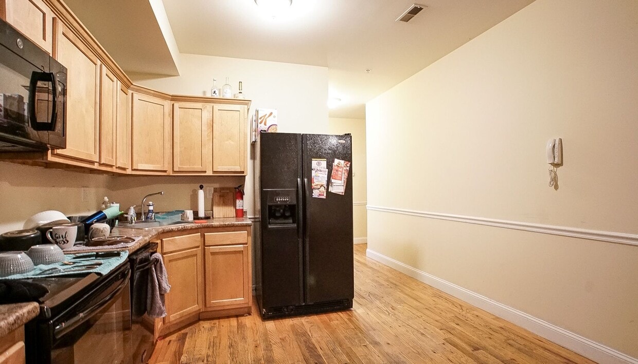 Primary Photo - 1825 N 18th St
