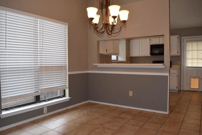 Building Photo - 814 Ashmount Ln