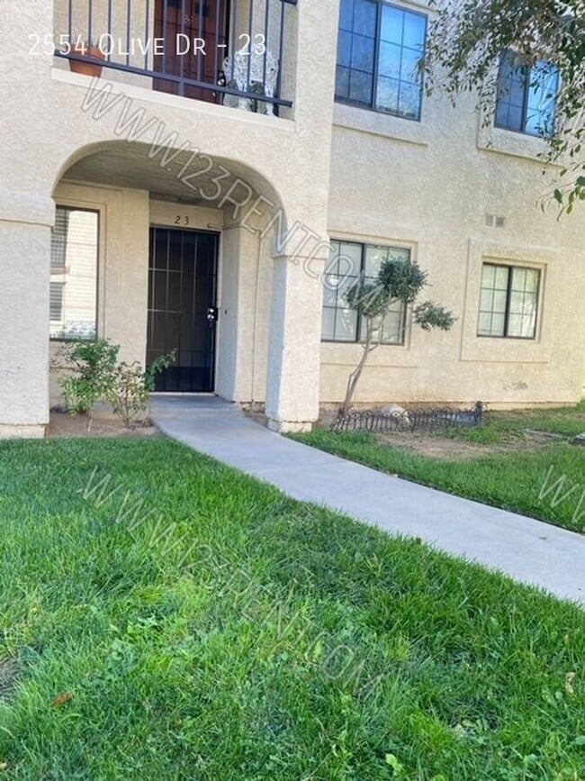 Foto del edificio - 2554 Olive Dr