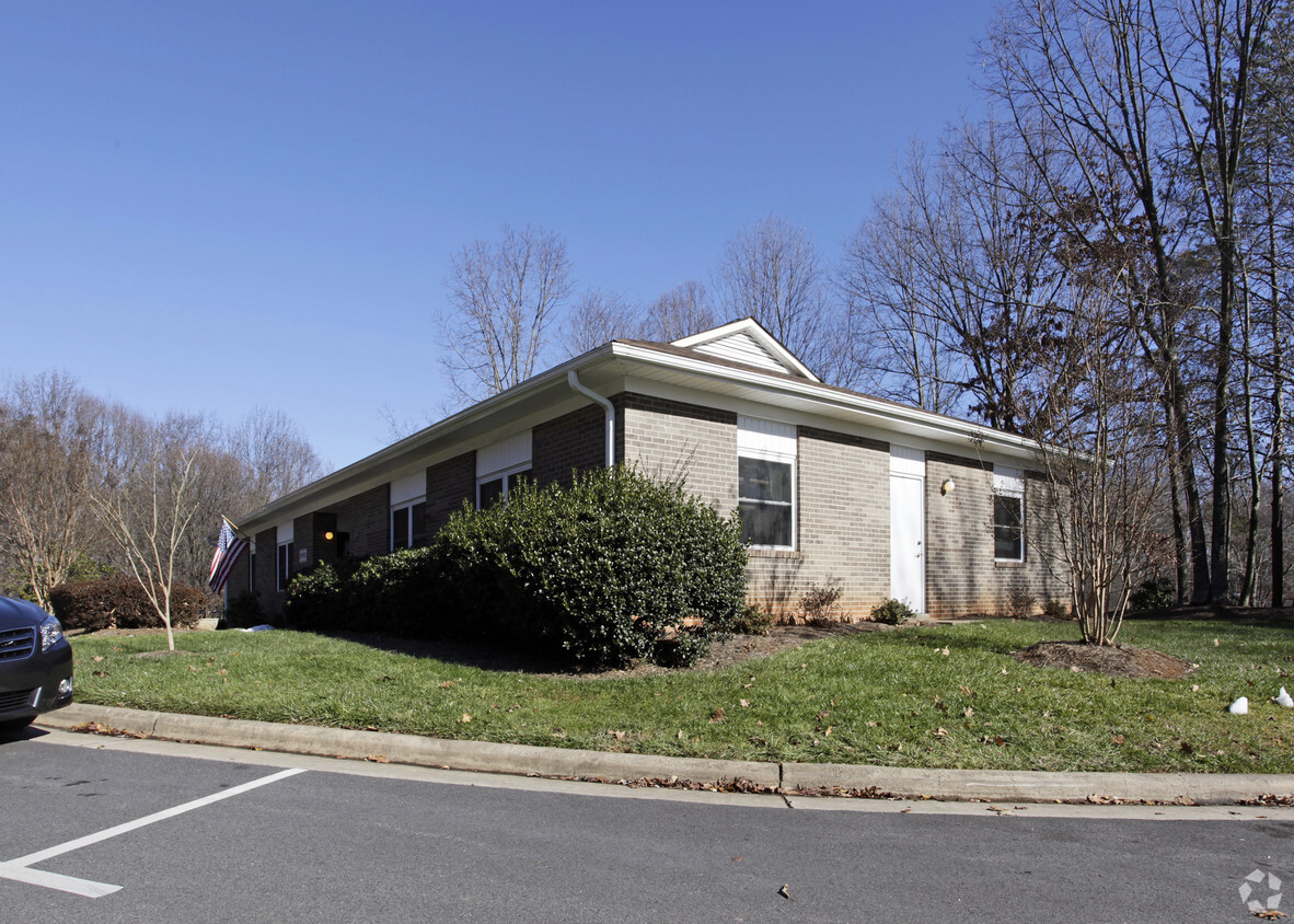 Building Photo - Koerner Place Apartments