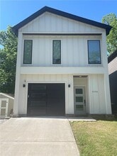 Building Photo - 606 W Maple St