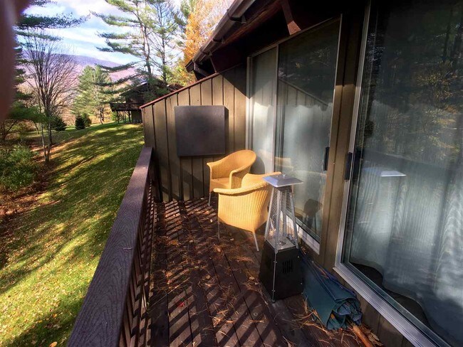 Foto del edificio - 9 Murray Hill Woods Rd