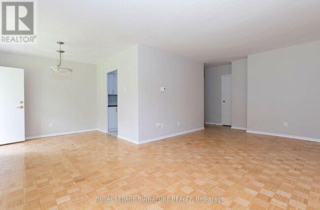 Photo du bâtiment - 525 Eglinton Ave E