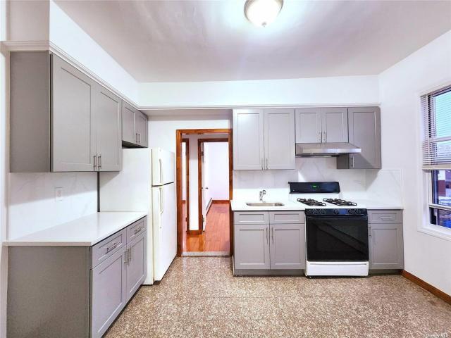 Foto del edificio - 2 bedroom in Ozone Park NY 11417