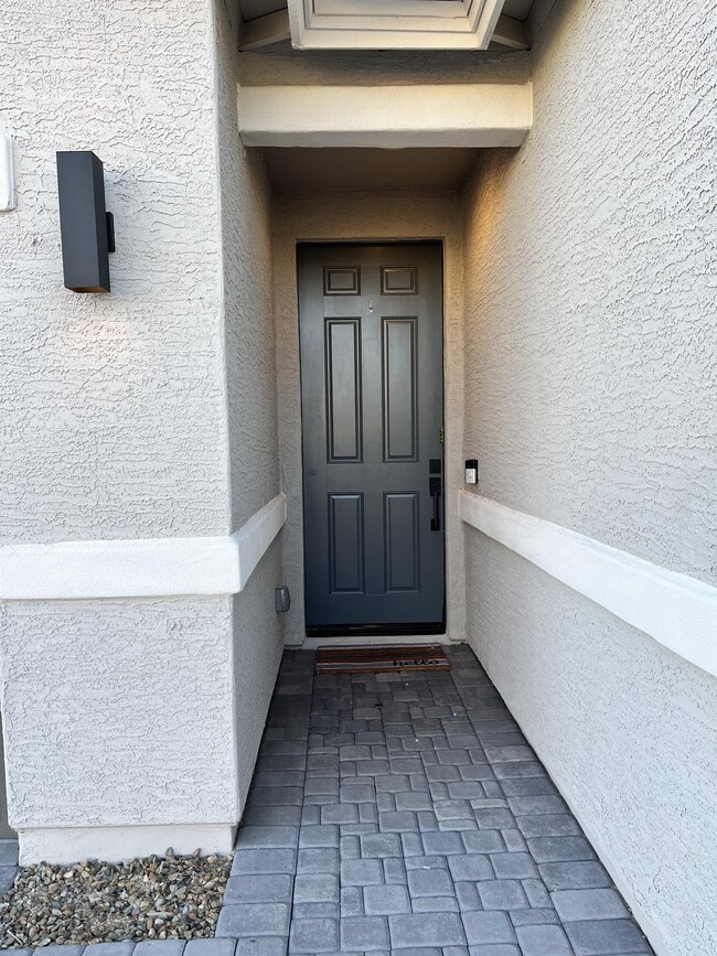 Building Photo - 18365 W Ewers Dr
