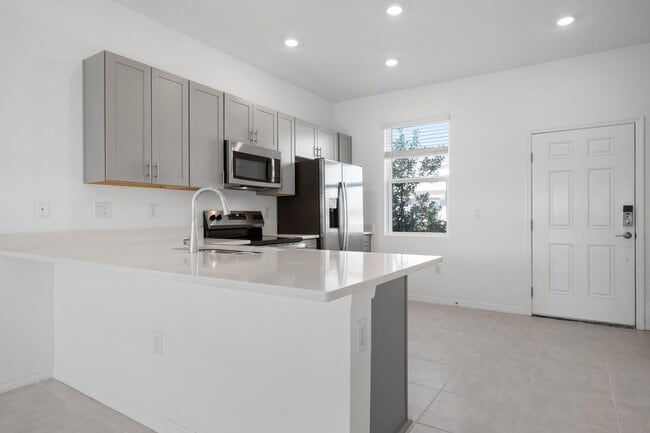 Foto del edificio - BEAUTIFUL 2 BEDROOM 2.5 BATHROOM TOWNHOME LOCATED IN THE HIGHLY SOUGHT AFTER SKY RANCH COMMUNITY!