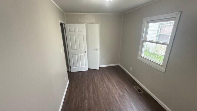 Building Photo - Single family