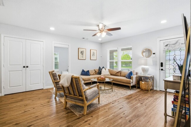 Foto del edificio - TCU-2712 Frazier Ave