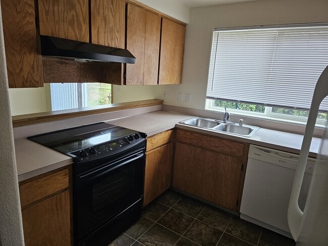 Building Photo - 6101 NE 44th Cir