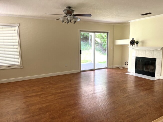 Building Photo - Nice Family Home on Cul-de-Sac in Great Ro...