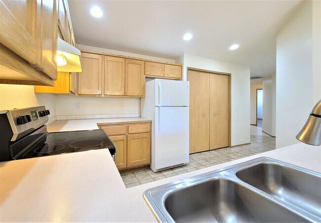 Foto del edificio - Spacious, 3 bedroom 2 bath Duplex in Marys...