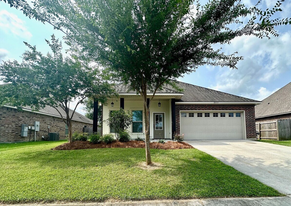 Primary Photo - 38269 Cotton Creek Ave