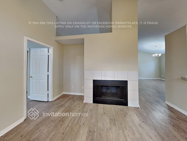 Building Photo - 13768 Meadowpark Ave