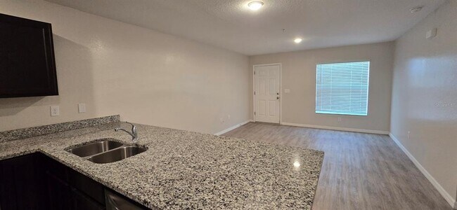 Building Photo - 33 Poplar Rd