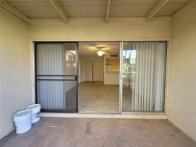 Building Photo - 572 Orange Dr