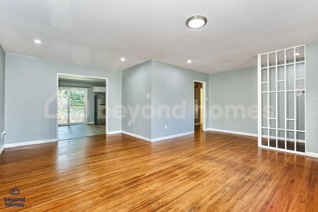 Building Photo - 1923 Biscayne Dr