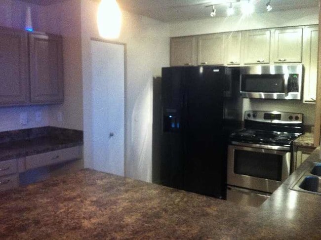 Building Photo - 5113 S 3rd Ave