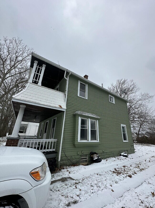 Building Photo - "3-Bed Comfort, Style & Nearby Recreation!"