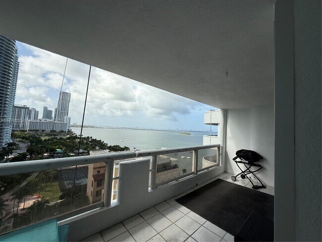 Foto del edificio - 1717 N Bayshore Dr