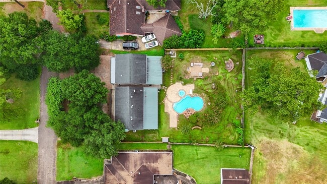 Building Photo - 303 Shady Glen Ln