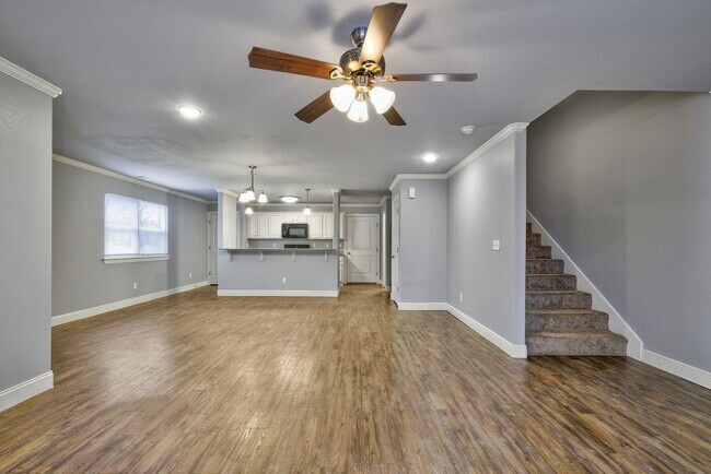 Foto del edificio - Beautiful 3 bed / 2.5 bath duplex with two car garage - Minutes from U of A!