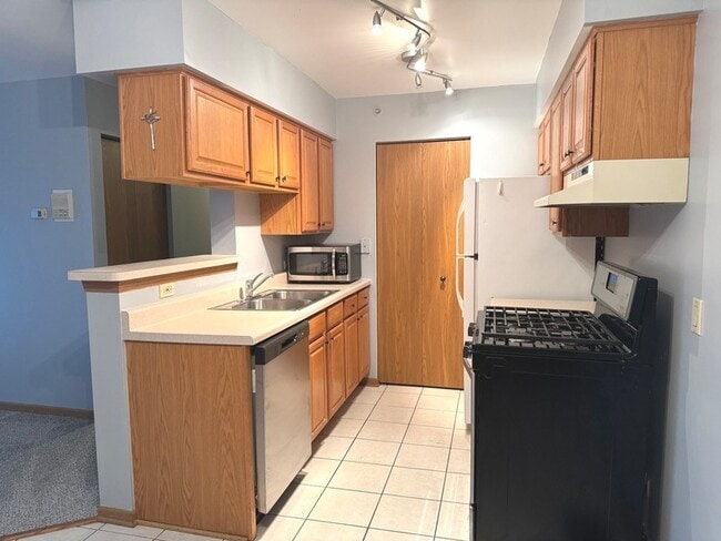 Foto del edificio - 727 Elm Ln