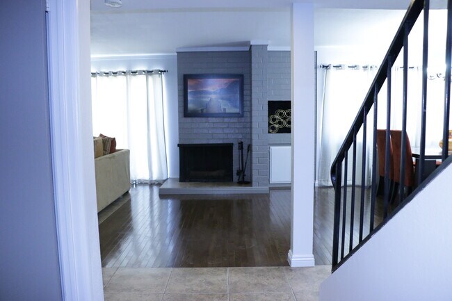 Building Photo - 2604 Capistrano Ave