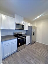 Building Photo - 6108 Hibiscus Gdn St