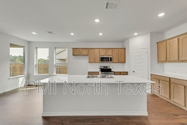 Building Photo - 411 Wrangler Ln