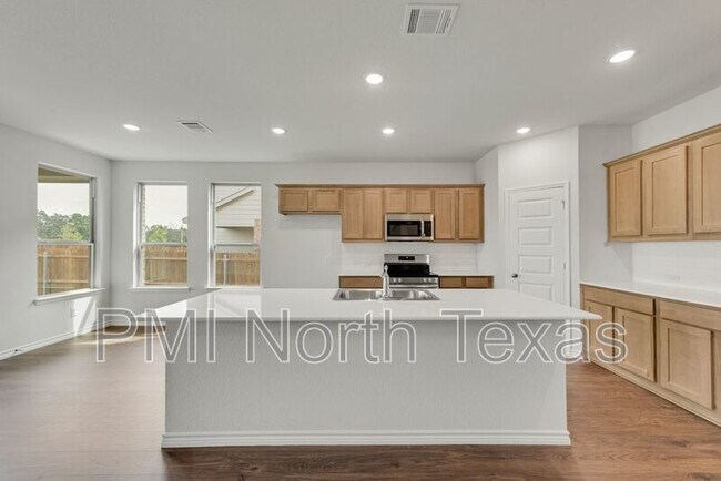 Foto del edificio - 411 Wrangler Ln