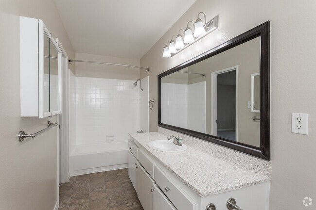 2HAB, 1.5BA - 1,052 ft² - Mango Tree