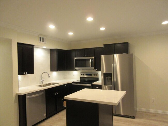 Building Photo - 300 Pecore St