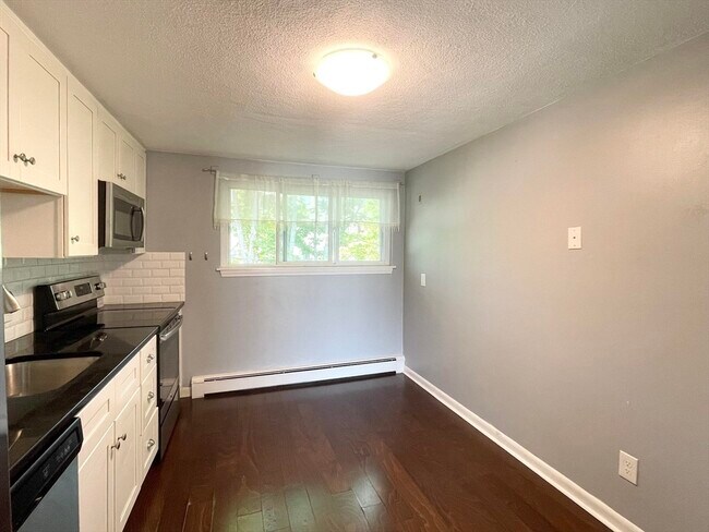 Foto del edificio - 4 Woodcrest Ct