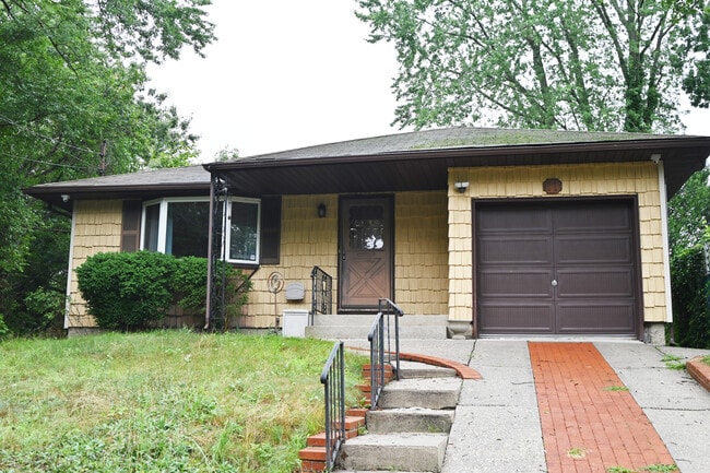 Building Photo - 71 Cayuga Ave