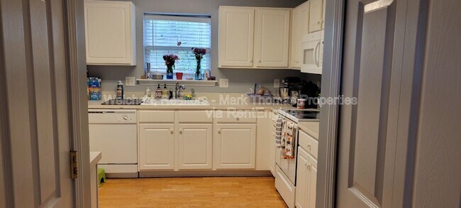 Foto del edificio - 4901 Gaithers Pointe Dr