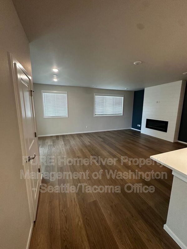 Foto del edificio - 18201 35th Ave Ct E