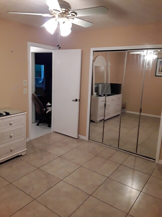 Foto del edificio - 118 SW Fairway Ave