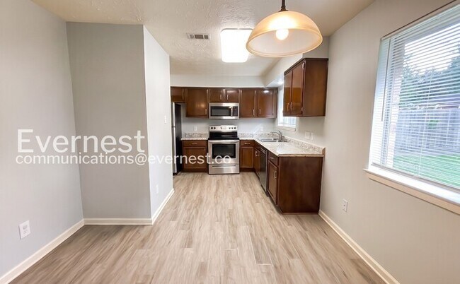 Building Photo - 6406 Summer Ridge Dr