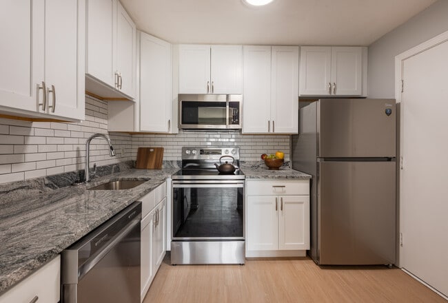 Modern Kitchen - Revel Ocean