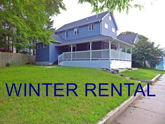 Building Photo - 613 16th Ave