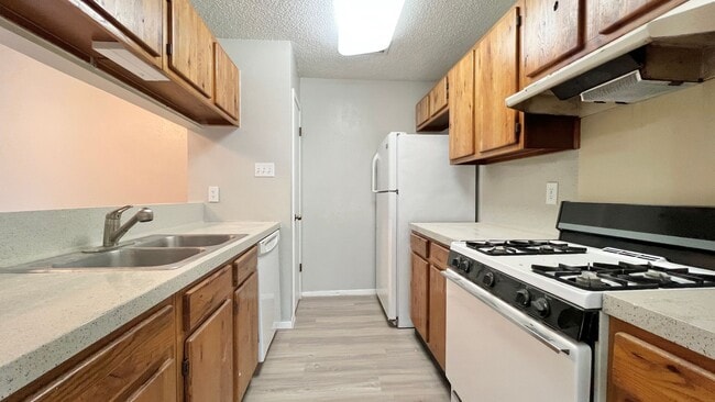 Foto del edificio - Renovated 2 Bedroom, 2 bath Duplex located in Gracy Woods neighborhood