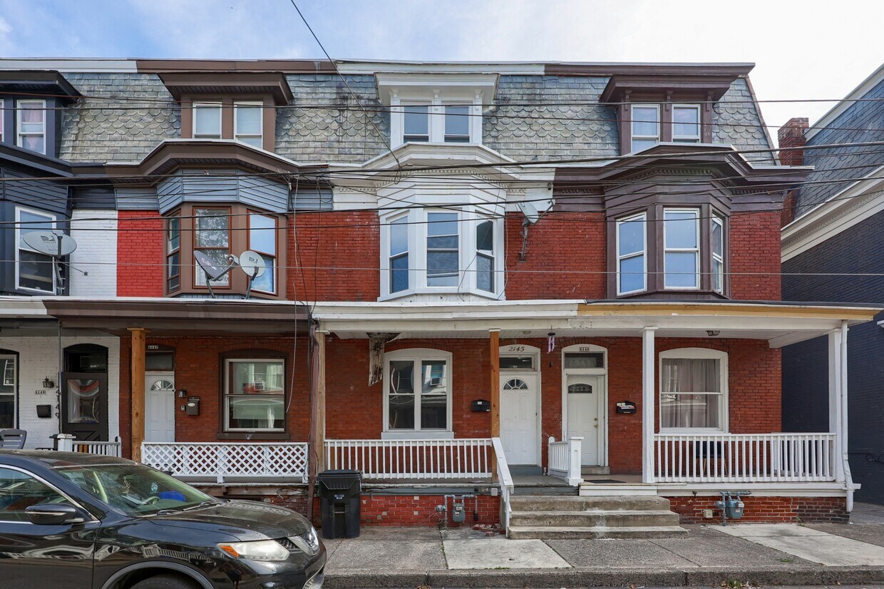 Foto principal - 2145 Penn St