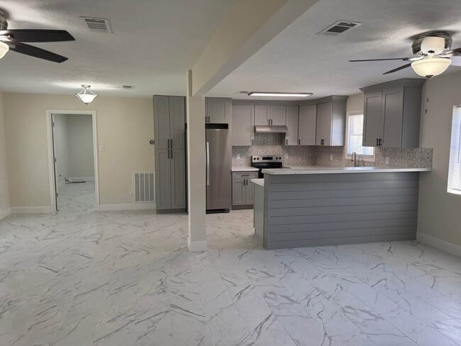 Building Photo - 3259 Huff Dr