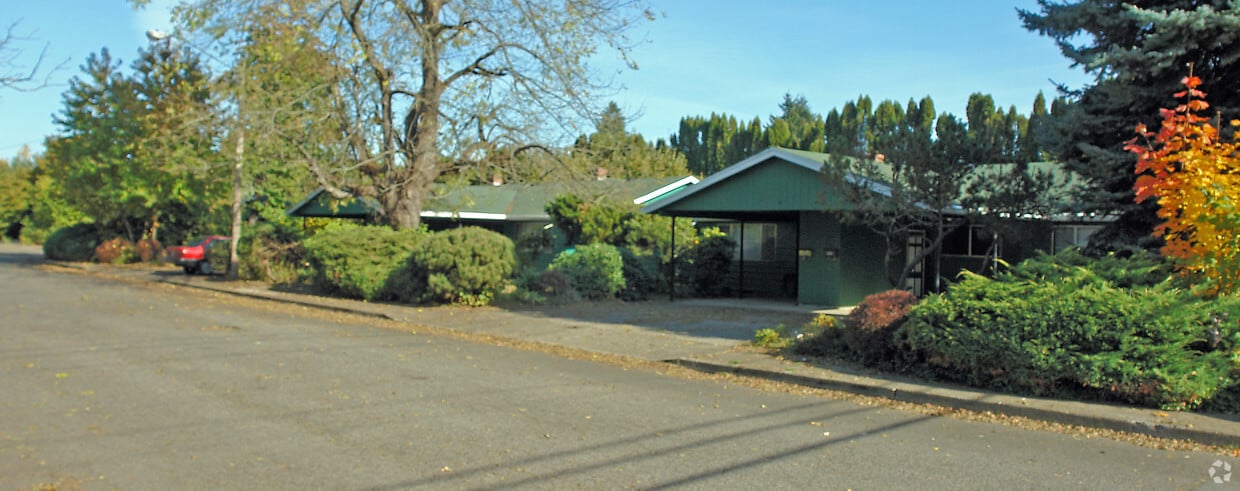 Building Photo - cedar court