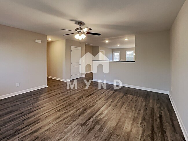 Building Photo - 782 Skyland Dr N