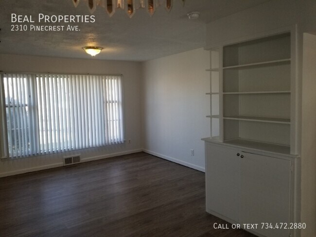 Foto del edificio - 2310 Pinecrest Ave