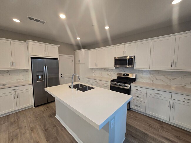 Foto del edificio - Fresh, Fun & Fully Loaded! 1681 Whitmore L...